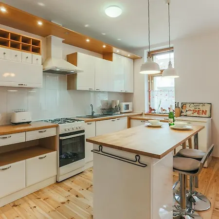 Spacious Sunny In Oldtown Apartment Gdansk